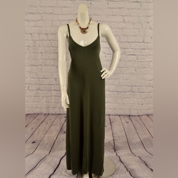 BN Zenana Premium Plus Size Olive Green V-Neck Maxi Dress W/Pockets Various - Picture 8 of 9